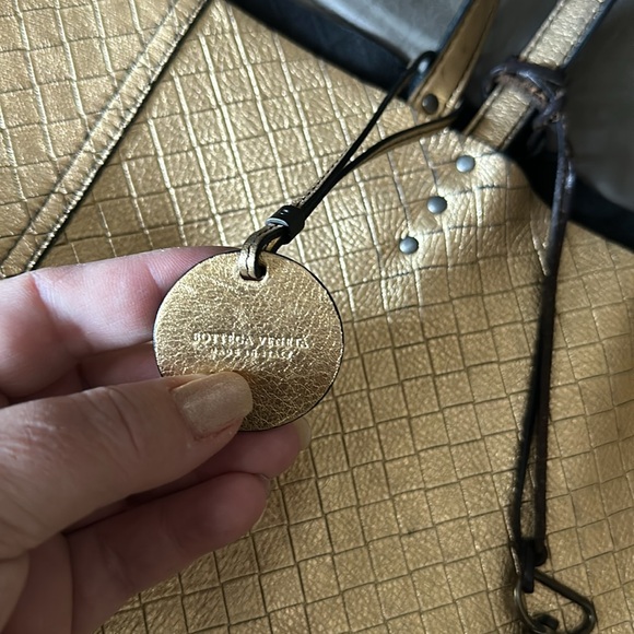 Bottega Veneta bag in gold unbelievably beautiful - Picture 6 of 17